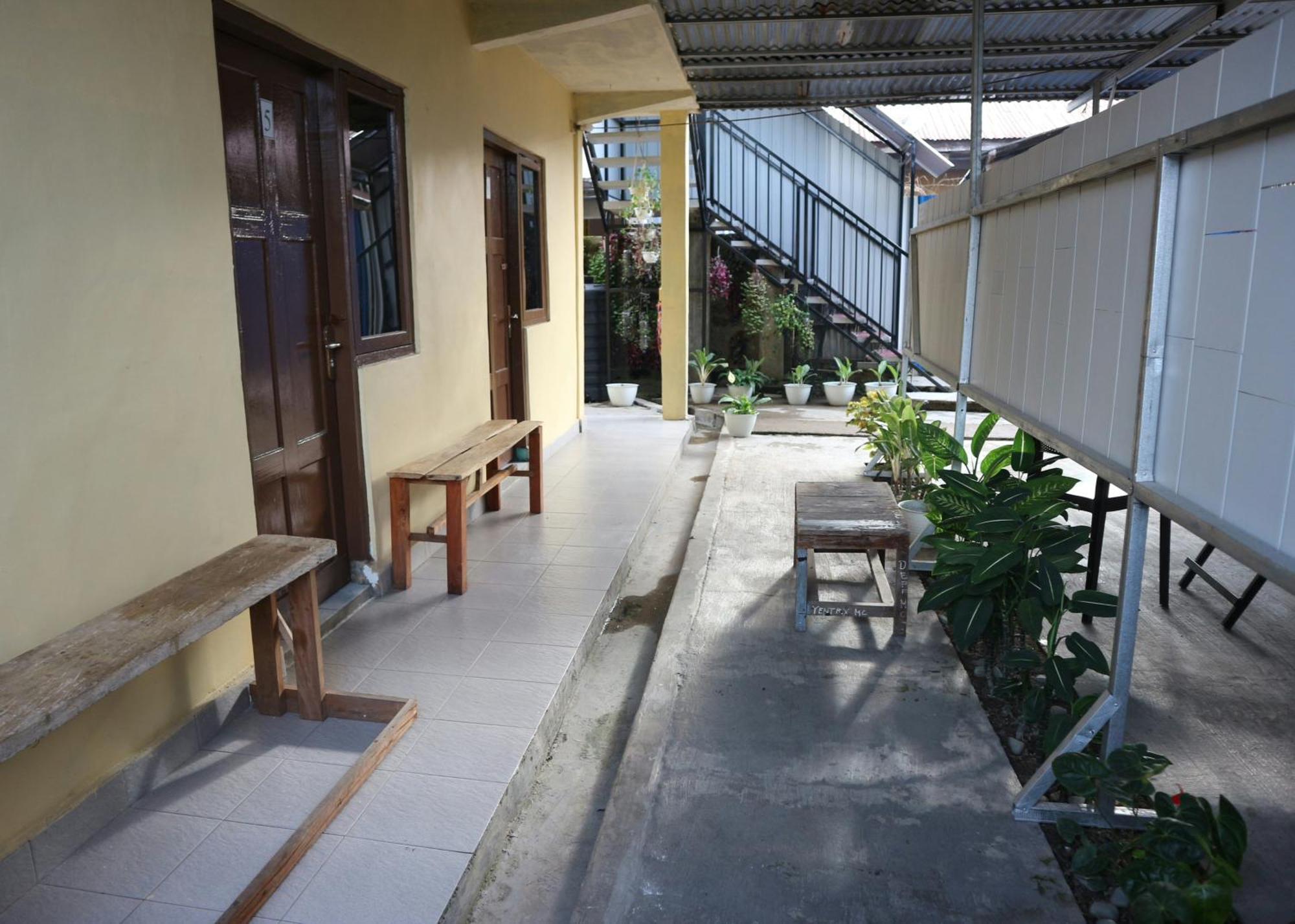 Tange Guest House Ruteng Eksteriør bilde