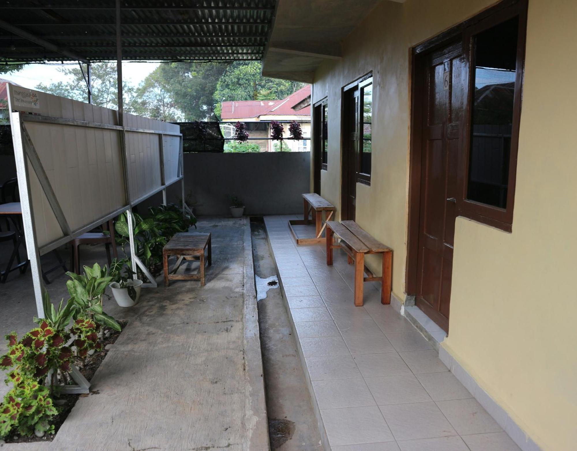 Tange Guest House Ruteng Eksteriør bilde